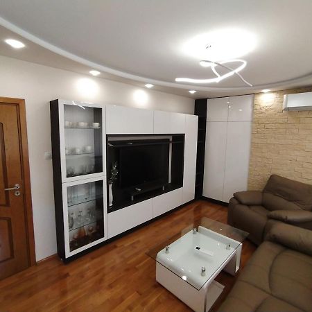 Апартамент Лукс Царевец-Център Veliko Tŭrnovo Exterior photo