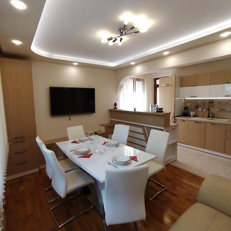 Апартамент Лукс Царевец-Център Veliko Tŭrnovo Exterior photo