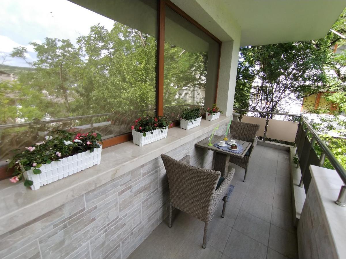 Апартамент Лукс Царевец-Център Veliko Tŭrnovo Exterior photo