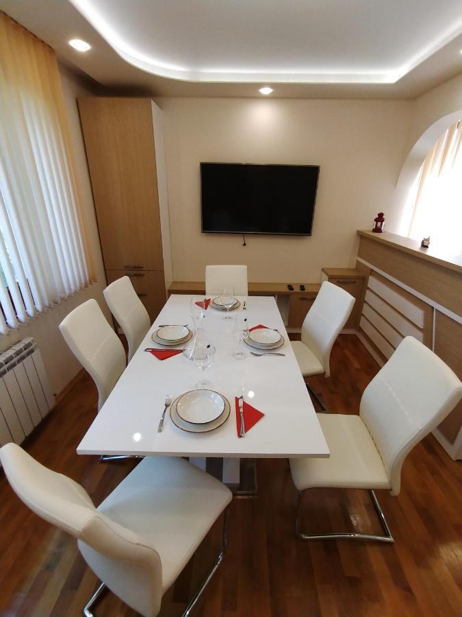 Апартамент Лукс Царевец-Център Veliko Tŭrnovo Exterior photo