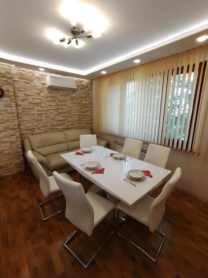 Апартамент Лукс Царевец-Център Veliko Tŭrnovo Exterior photo